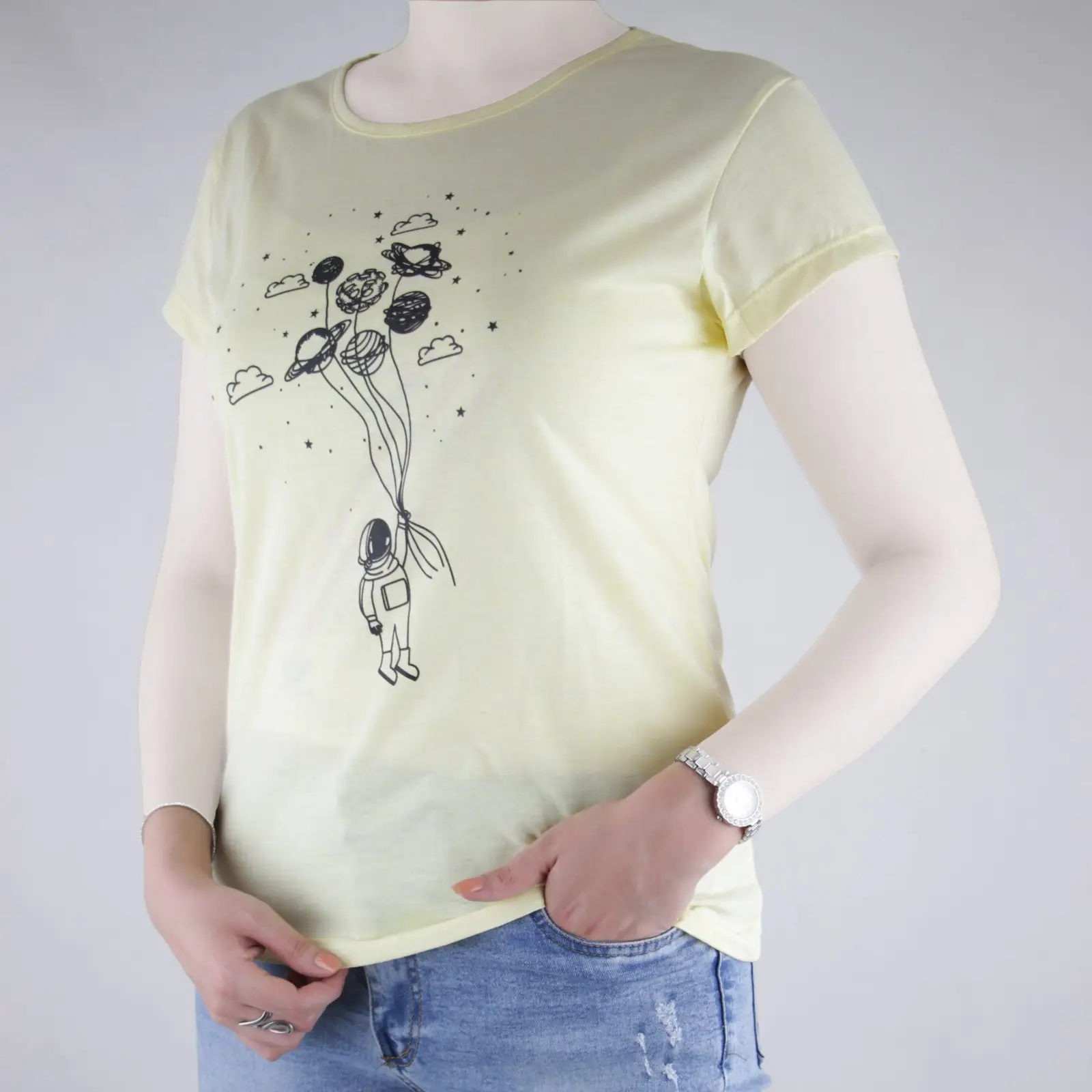 تیشرت زنانه یقه گرد با طرح  کهکشانی